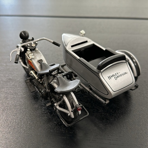 Harley-Davidson Rare Silver 1933 Motorcycle Sidecar Bank With Stand & Glass Base - Picture 7 of 13